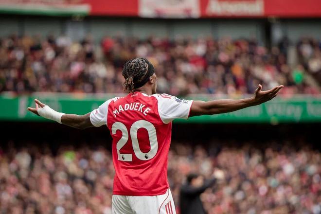 争冠急刹车！阿森纳不敌伯恩茅斯，多赛两场领先优势缩水