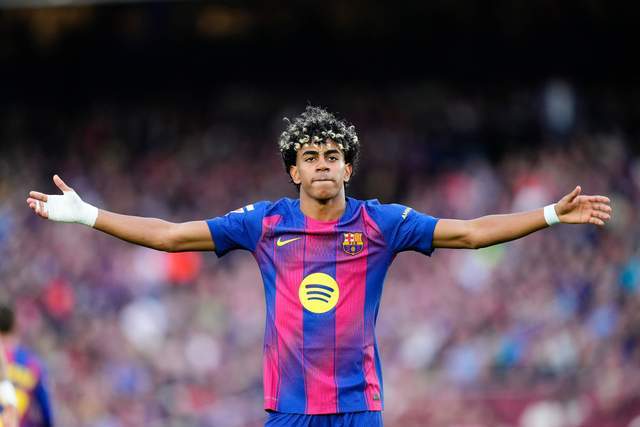 西甲7连胜!巴萨4-1领先皇马9分 亚马尔造3球