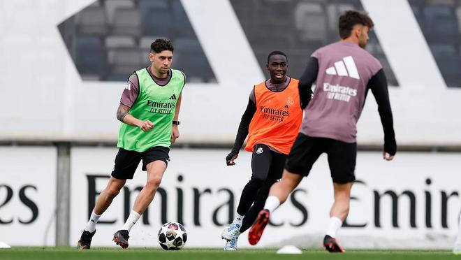 皇马官方：姆巴佩遭肘击眉骨缝针，缺席球队今日合练