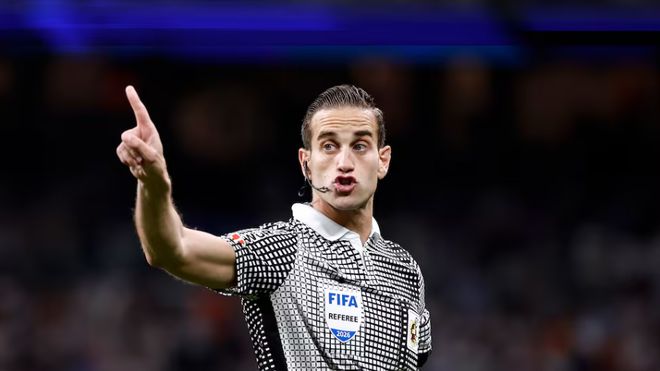 争议判罚挡不住？阿尔韦罗拉执法国王杯决赛