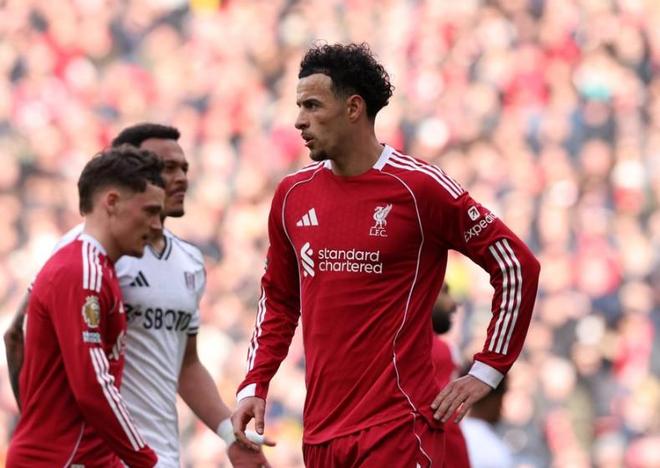 记者：琼斯参加利物浦合练，上场比赛他因腹股沟不适被换下