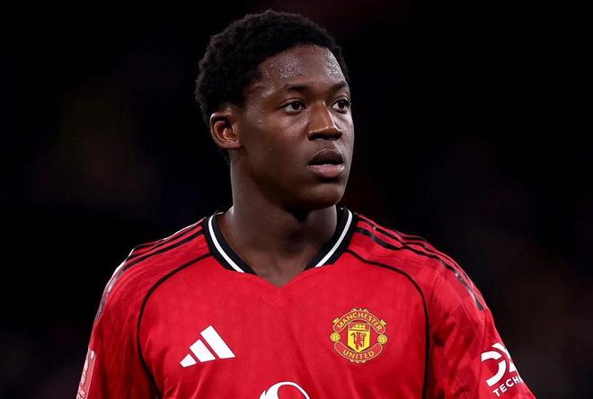 跟队记者：梅努因轻伤缺席曼联与利兹联的比赛