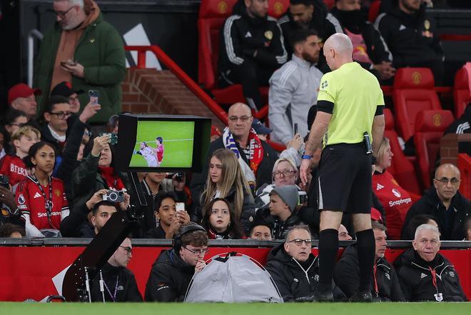 利马因拽对手长发被罚下，将停赛三场缺战切尔西和利物浦