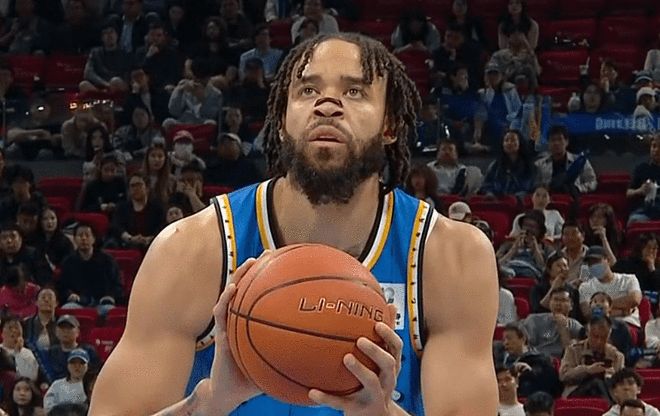 CBA-北京17分胜青岛 麦基22分周琦12+10