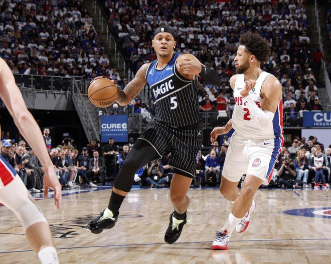 爆冷东部第一!魔术1-0领先活塞 班凯罗23+9