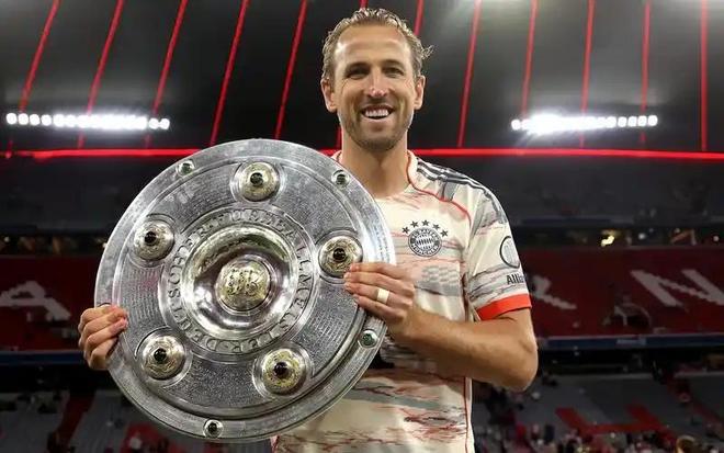 五大联赛首冠！拜仁4-2斯图加特 提前四轮夺冠