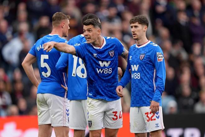 桑德兰3-4维拉：一场疯狂比赛暴露的决策盲区