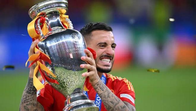 意媒：多支意甲顶级球队询问36岁何塞卢情况，但球员想回西甲