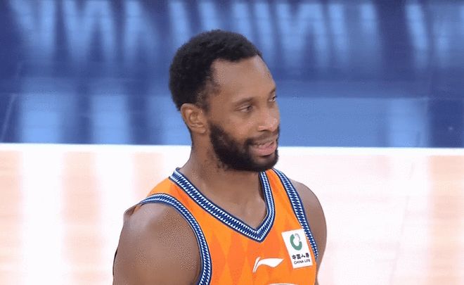 34分大胜！上海双杀辽宁豪取22连胜 弗格32分