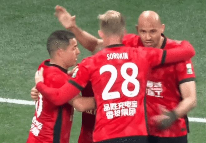 中超-蓉城2-1逆转玉昆 费利佩替补制胜拜合拉木2球被吹