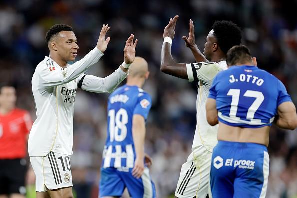 姆巴佩本赛季打入8粒禁区外进球，为职业生涯单赛季最高纪录