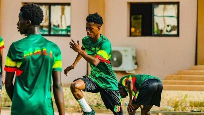 每体：16岁马里中场马伊加将前往巴萨试训，他还曾在巴黎试训