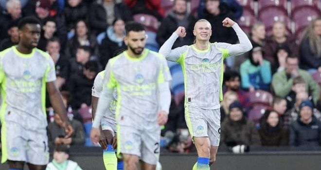 英超34轮 曼城小胜伯恩利 积分榜超越阿森纳暂居榜首位置