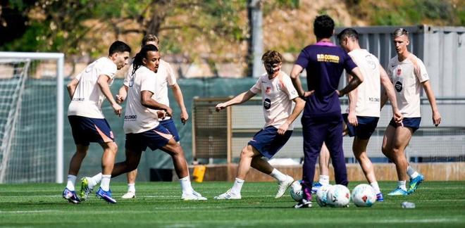 世体：巴萨完成训练备战赫塔费，拉菲尼亚和贝尔纳尔缺席