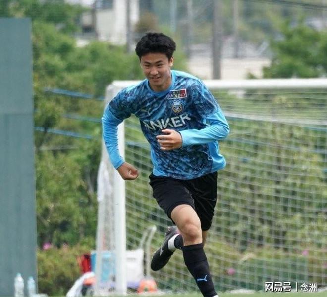 官宣！19岁后卫放弃中国籍加入日本籍 名记：国足没弄过来太可惜