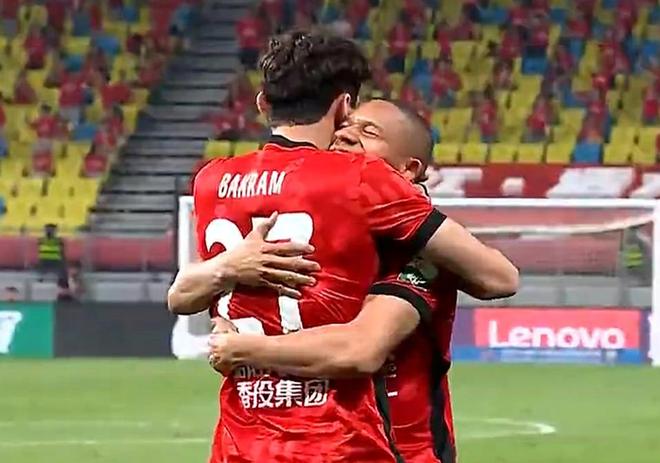  中超-蓉城4-0浙江5连胜 席尔瓦传射费利佩韦世豪建功 