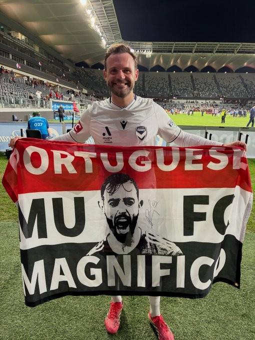 远隔万里的助威，马塔举B费旗帜助力其冲击英超年度最佳球员