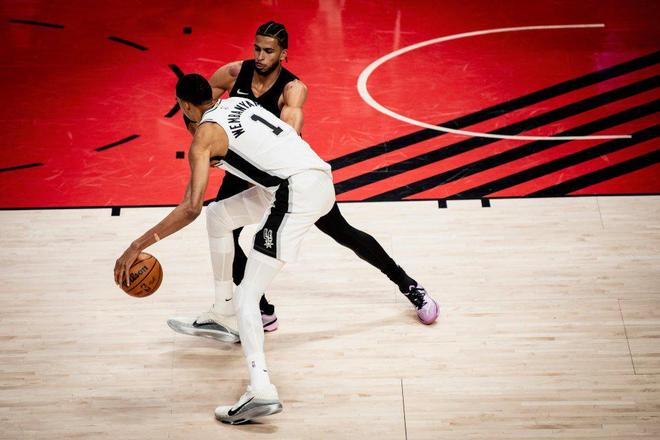 3-1!马刺19分逆转大胜开拓者 文班亚马复出27+11+7封盖