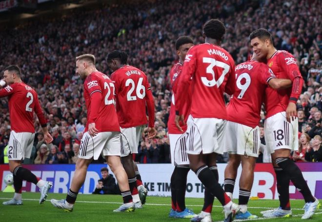 2-1！曼联两连胜：领先利物浦3分，卡塞米罗进球：赛季轰入9球