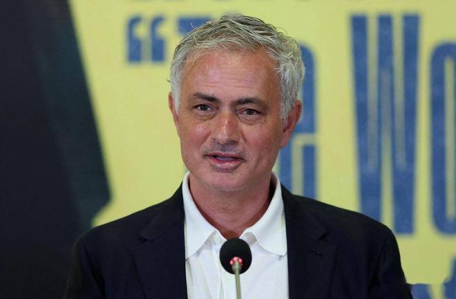 600万欧！皇马终于敲定新主帅，老佛爷力排众议，穆里尼奥回归