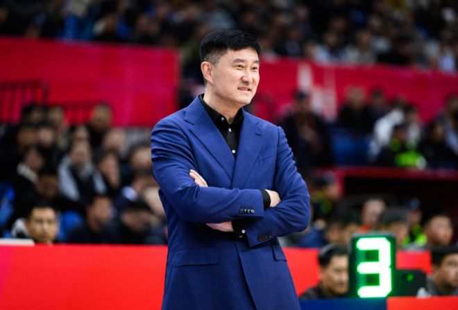 倒戈！广东主场响起“杜锋下课”+朱芳雨脸色铁青 会被黑12吗