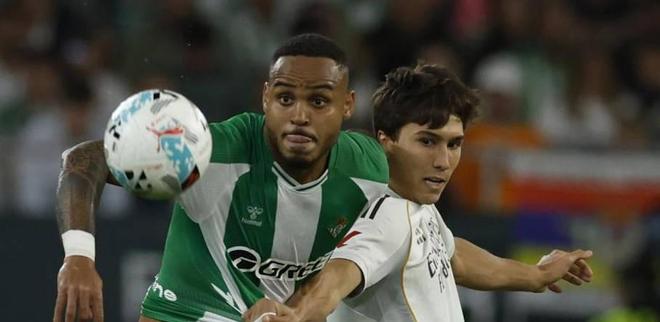 世体：贝蒂斯后卫纳坦被推荐给巴萨，转会费可能约3000万欧