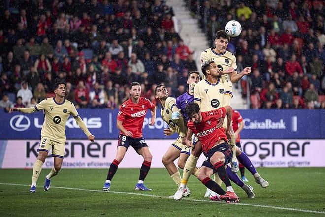 巴塞罗那2-1奥萨苏纳 领先皇马14分