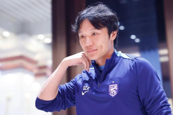 莫拉致歉+解约大让步，邓卓翔临危再受命