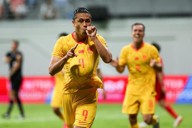 热身-国足2-1新加坡 塞鸟张玉宁破门 武磊百场里程碑