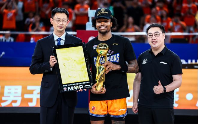 上海FMVP古德温返美：相信上天安排 今夏续约面临巴萨竞价抢人