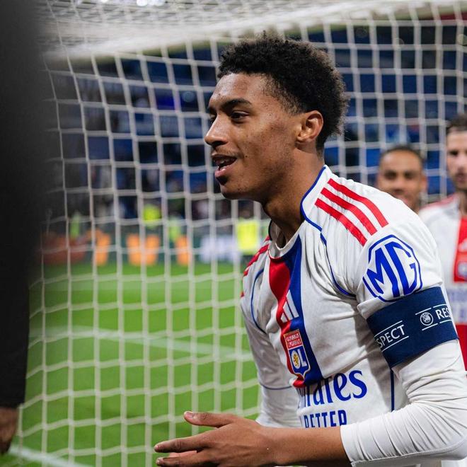 官方：里昂与19岁后卫诺哈姆-卡马拉签约至2030年